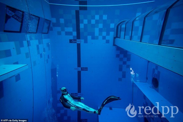 세계에서 가장 깊은 수영장 딥 다이브(Deep Dive) / 사진 출처= @deepdivedubai