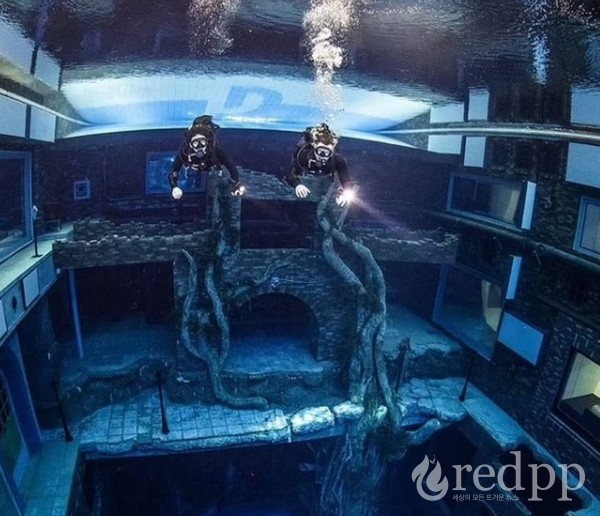 세계에서 가장 깊은 수영장 딥 다이브(Deep Dive) / 사진 출처= @deepdivedubai