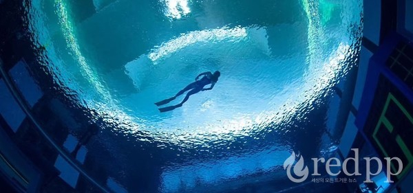 세계에서 가장 깊은 수영장 수준은 이렇습니다